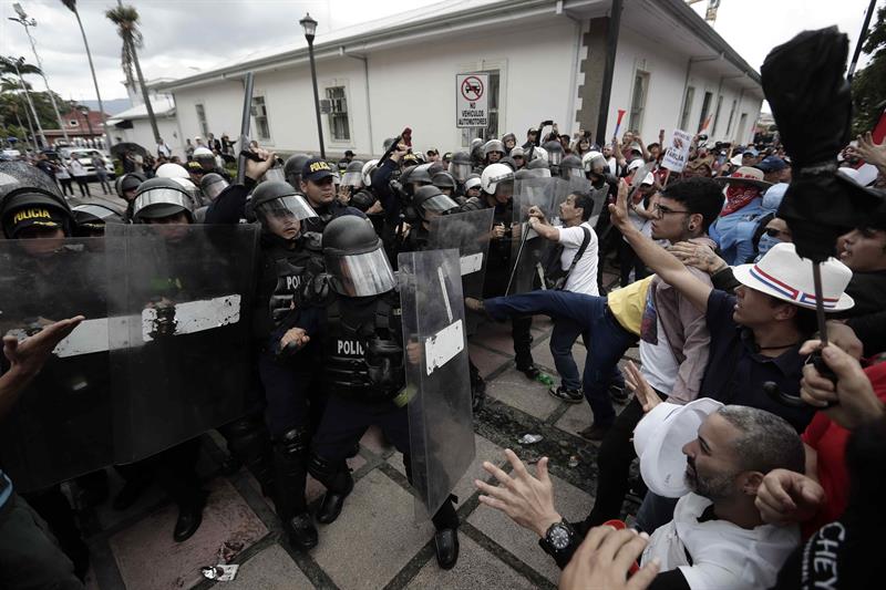 Costa Rica: 11 policías heridos tras enfrentamientos con manifestantes antigubernamentales costa-rica-11-policias-heridos-tras-enfrentamientos-con-manifestantes-antigubernamentales